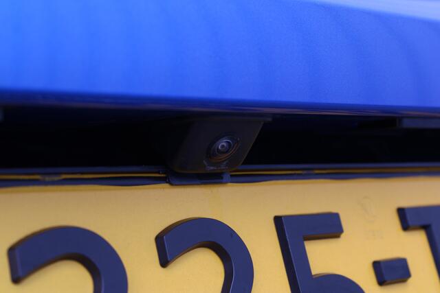 Peugeot e-208 EV GT 350 50 kWh | Incl. 12 maanden garantie | SOH 99% | Cruise control | Parkeercamera | Stoelverwarming | DAB radio | Apple carplay/Android auto |