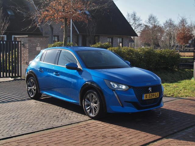 Peugeot e-208 EV Blue Lease Allure 50 kWh | SOH 90% | Camera | Apple Carplay | Cruise Control | NL-Auto |