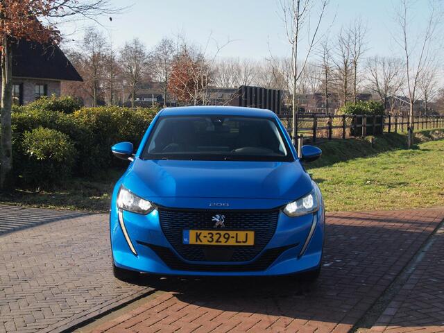 Peugeot e-208 EV Blue Lease Allure 50 kWh | SOH 90% | Camera | Apple Carplay | Cruise Control | NL-Auto |