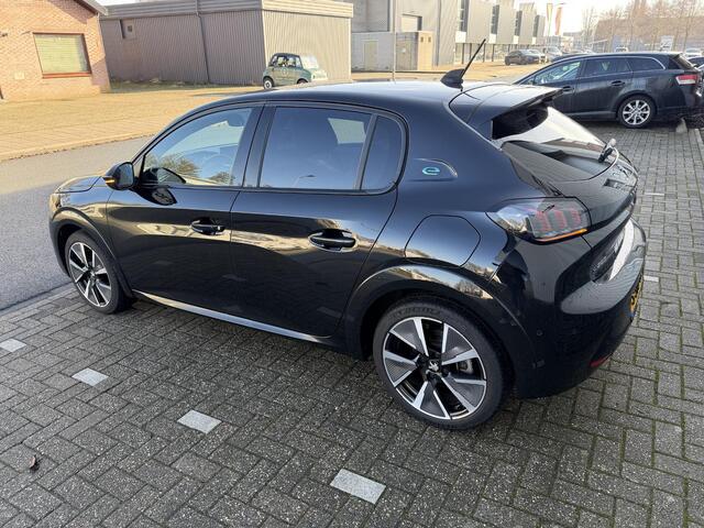 Peugeot e-208 EV GT Pack 50 kWh | Nieuwstaat | CarPlay |