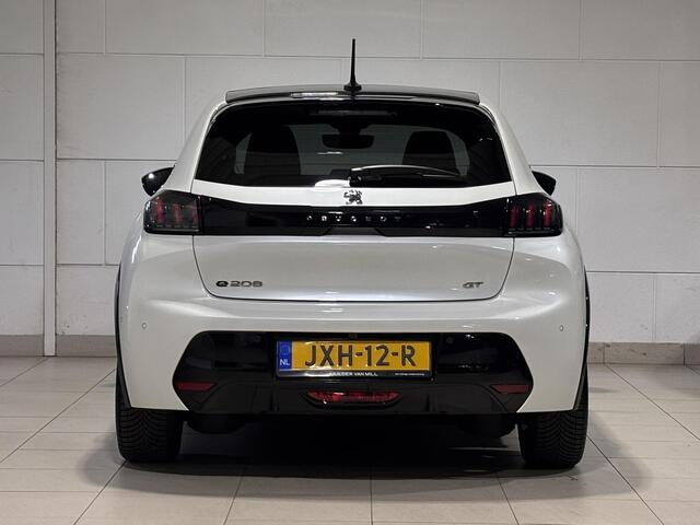 Peugeot e-208 GT EV 3-FASEN 50kWh 136pk | TWO-TONE! | PANODAK | STOELVERW. | ADAPTIVE CRUISE | DODEHOEKBEW. | WARMTEPOMP | CAMERA | NAVI