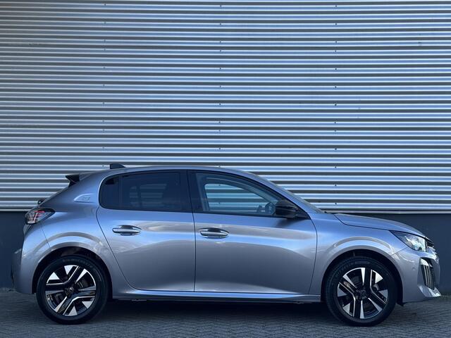 Peugeot e-208 Allure Avantage EV 51kWh 156pk AUTOMAAT | WARMTEPOMP | CAMERA | ADAPTIEVE CRUISE CONTROL | DODEHOEKBEW. |