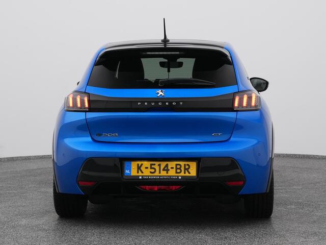 Peugeot e-208 EV GT 350 50 kWh | PANO | CAMERA | KEYLESS | STOELVERWARMING