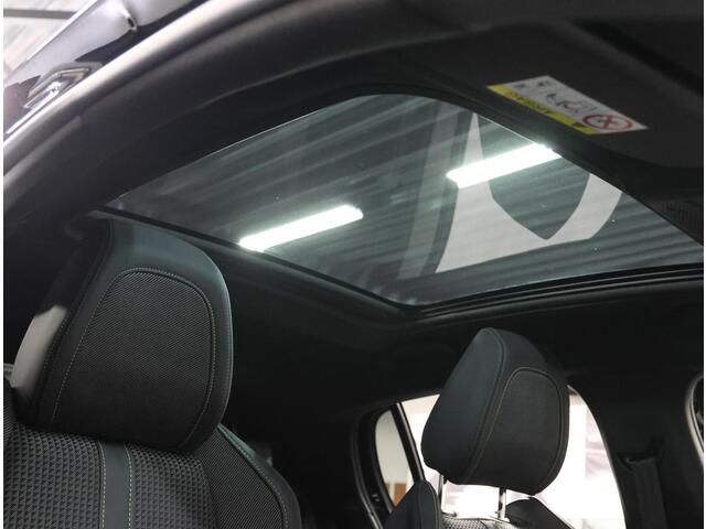 Peugeot e-208 EV GT 50 kWh 136PK | 1ste eigenaar | 3 FASE | ACCURAPPORT 96% | LED lampen | 17"LMV | Navigatie | LED | Camera | Glazendak | Stoelverwarming | Climate Control | Cruise Control | AppleCarplay/Android Auto | Isofix | Privacy Glass | Parkeersensoren |