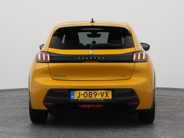 Peugeot e-208 EV GT 350 50 kWh | PANO | CAMERA | KEYLESS | STOELVERWARMING
