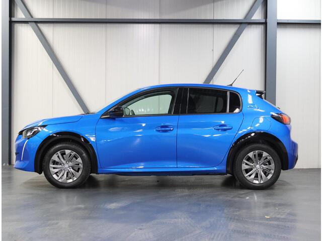 Peugeot e-208 Allure Pack 50kWh 136PK | 1ste eigenaar | LEER/Stof | AppleCarPlay/AndroidAuto | AUTOMAAT | 3 FASE | LED lampen | LMV | Navigatie | Camera | Climate Control | Cruise Control | Isofix | Privacy Glass |