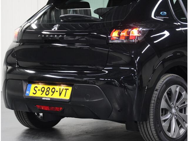 Peugeot e-208 Active Pack 50kWh 136PK | 1ste eigenaar | Parkeersensoren | Navigatie | 16"LMV | AppleCarplay/AndroidAuto | Lederen Stuurwiel | DAB Radio | Cruise Control | Isofix | Bluetooth |