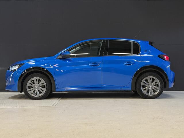 Peugeot e-208 EV Allure 50 kWh | Panoramadak | Camera | Apple Carplay | Draadloze lader