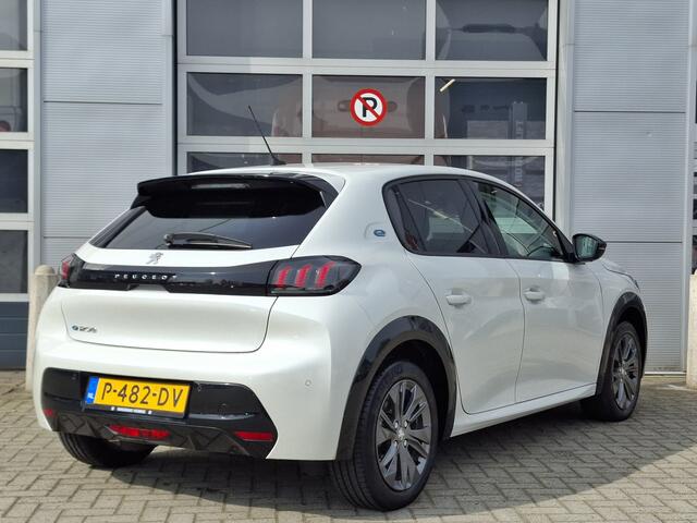 Peugeot e-208 EV Allure 50 kWh | Apple Carplay/Android Auto | LM Velgen 16" | Cruise Control | Parkeersensoren Achter | Airco Automatisch | LED Koplampen |