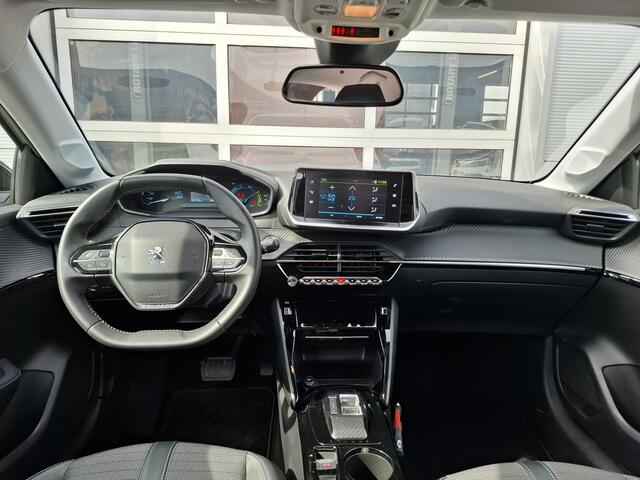 Peugeot e-208 EV Allure 50 kWh | Apple Carplay/Android Auto | LM Velgen 16" | Cruise Control | Parkeersensoren Achter | Airco Automatisch | LED Koplampen |