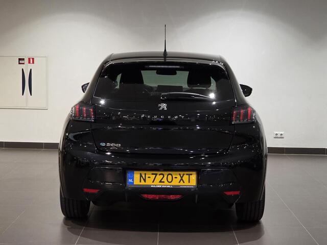 Peugeot e-208 Allure Pack EV 3-FASEN 50kWh 136pk | 3D i-COCKPIT® | NAVI | CAMERA | APPLE CARPLAY / ANDROID AUTO | CLIMA | PARKEERHULP | LM-VELGEN |