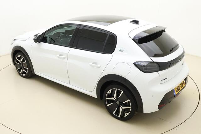 Peugeot e-208 EV GT 50 kWh | WLTP 363KM | Panorama Dak | Cruise Control | parkeersensoren Rondom | Start/Stopknop | Climate Control | Parkeer Camera Achter |
