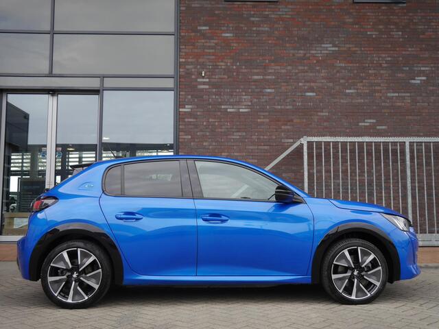 Peugeot e-208 EV GT Pack 50 kWh | Achteruitrijcamera | Dodehoek detectie | Keyless entry en start | Adaptieve cruise control | Parkeersensoren voor en achter | Regensensor