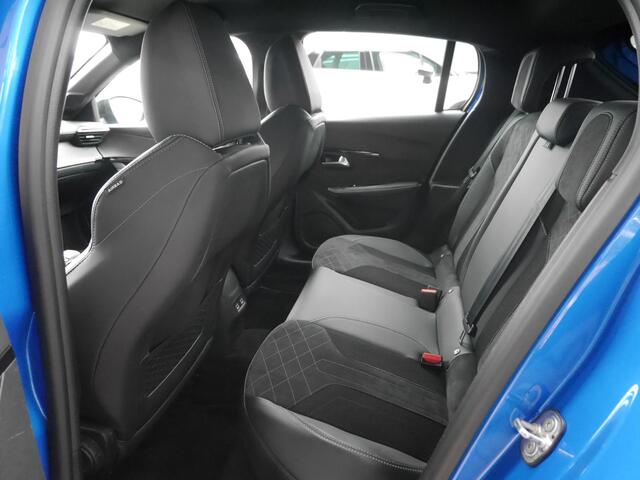 Peugeot e-208 EV GT Pack 50 kWh | Achteruitrijcamera | Dodehoek detectie | Keyless entry en start | Adaptieve cruise control | Parkeersensoren voor en achter | Regensensor