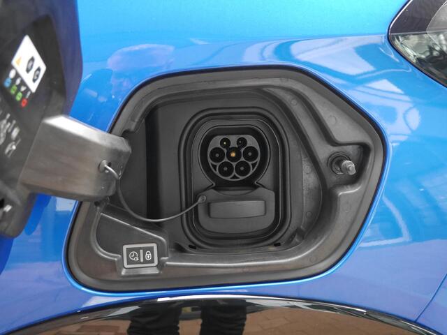 Peugeot e-208 EV GT Pack 50 kWh | Achteruitrijcamera | Dodehoek detectie | Keyless entry en start | Adaptieve cruise control | Parkeersensoren voor en achter | Regensensor