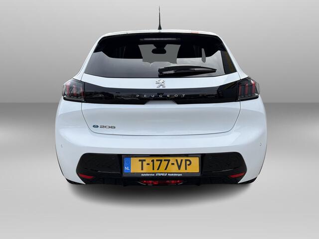 Peugeot e-208 EV Allure Pack 50 kWh Facelift model | 3 fase lader | Apple Android | Navi | Camera | Luxe uitvoering!