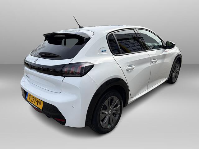 Peugeot e-208 EV Allure Pack 50 kWh Facelift model | 3 fase lader | Apple Android | Navi | Camera | Luxe uitvoering!