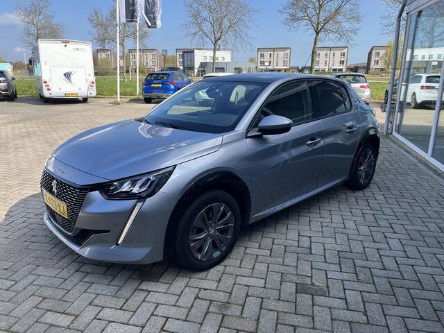 Peugeot e-208 EV Allure 50 kWh Pano / Led / Cruise / carplay / Camera / Stoelverwarming
