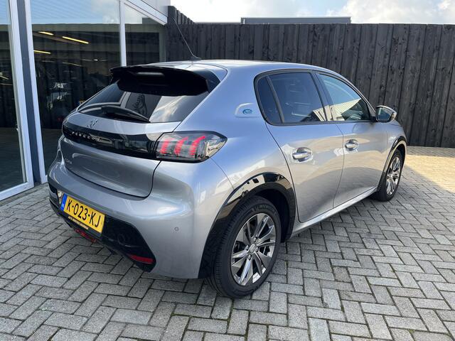 Peugeot e-208 EV Allure 50 kWh Pano / Led / Cruise / carplay / Camera / Stoelverwarming