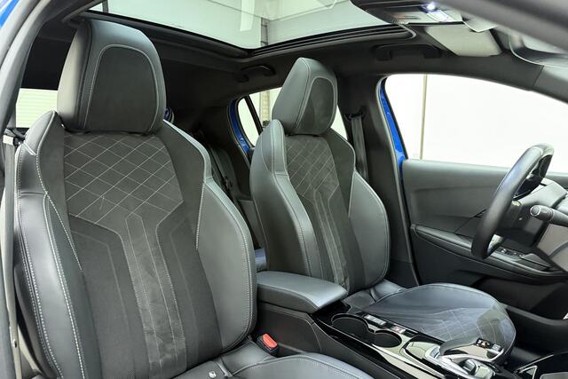 Peugeot e-208 EV GT Pack 50 kWh 3-Fase | Panorama Dak | Alcantara | Stoelverwarming | Adaptieve Cruise Control | Keyless Entry & Start