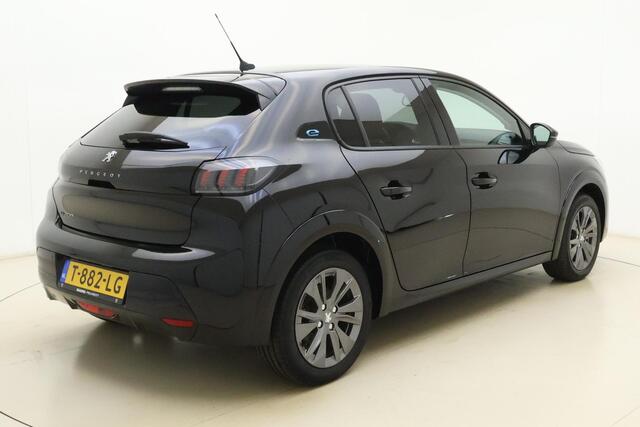 Peugeot e-208 EV Allure 50 kWh | Stoelverwarming | Cruise control | Airco | Navigatie | Parkeersensoren | Laadkabel inbegrepen | Centrale deurvergrendeling | forward collision warning-systeem