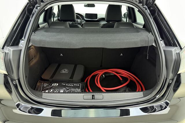 Peugeot e-208 EV Allure 50 kWh | Stoelverwarming | Cruise control | Airco | Navigatie | Parkeersensoren | Laadkabel inbegrepen | Centrale deurvergrendeling | forward collision warning-systeem