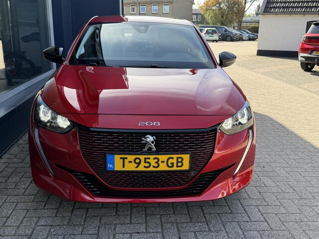 Peugeot e-208 EV Allure Pack 50 kWh | 3-Fase | 100% Elektrisch | Automaat | Full LED Verlichting | Navigatie via Telefoon | Climate Control | Cruise Control | Lichtmetalen Velgen | Digitaal Dashboard | Keyless Start | Apple Carplay & Android Auto |