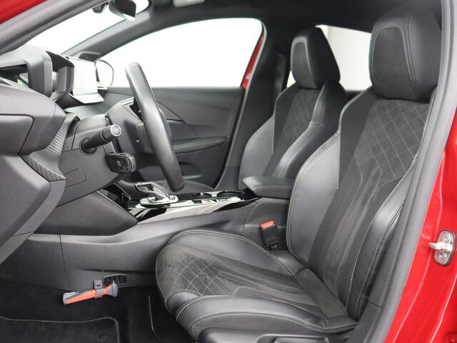 Peugeot e-208 EV GT Pack 50 kWh | SOH 92% | Stoelverwarming | Leder/Alcantara | Adaptive cruise | Carplay | Park Assist | Camera | Keyless | Full LED | Dodehoek detectie | Navigatie | Digital Cockpit