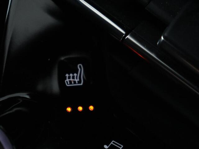 Peugeot e-208 EV GT Pack 50 kWh | SOH 92% | Stoelverwarming | Leder/Alcantara | Adaptive cruise | Carplay | Park Assist | Camera | Keyless | Full LED | Dodehoek detectie | Navigatie | Digital Cockpit