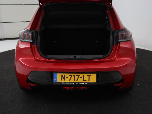 Peugeot e-208 EV GT Pack 50 kWh | SOH 92% | Stoelverwarming | Leder/Alcantara | Adaptive cruise | Carplay | Park Assist | Camera | Keyless | Full LED | Dodehoek detectie | Navigatie | Digital Cockpit