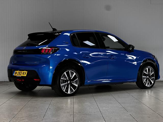 Peugeot e-208 EV GT Pack 50 kWh /90% SOH /LED Koplampen /Camera /Leder + Alcantara /Zwarte Hemel /Apple + Android /DAB+! /Lane Assist /Dodehoek Detec. /Grootlicht ass. /Stoelverw. /Navi /Climat /Adaptief Cruise /Bluetooth.