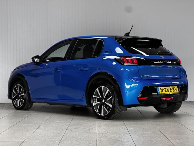 Peugeot e-208 EV GT Pack 50 kWh /90% SOH /LED Koplampen /Camera /Leder + Alcantara /Zwarte Hemel /Apple + Android /DAB+! /Lane Assist /Dodehoek Detec. /Grootlicht ass. /Stoelverw. /Navi /Climat /Adaptief Cruise /Bluetooth.