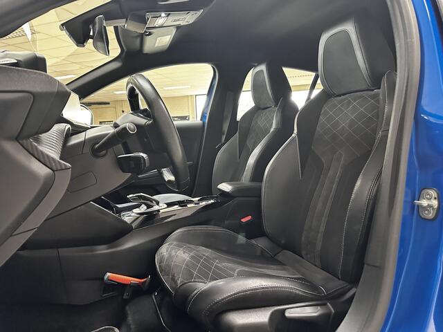 Peugeot e-208 EV GT Pack 50 kWh /90% SOH /LED Koplampen /Camera /Leder + Alcantara /Zwarte Hemel /Apple + Android /DAB+! /Lane Assist /Dodehoek Detec. /Grootlicht ass. /Stoelverw. /Navi /Climat /Adaptief Cruise /Bluetooth.