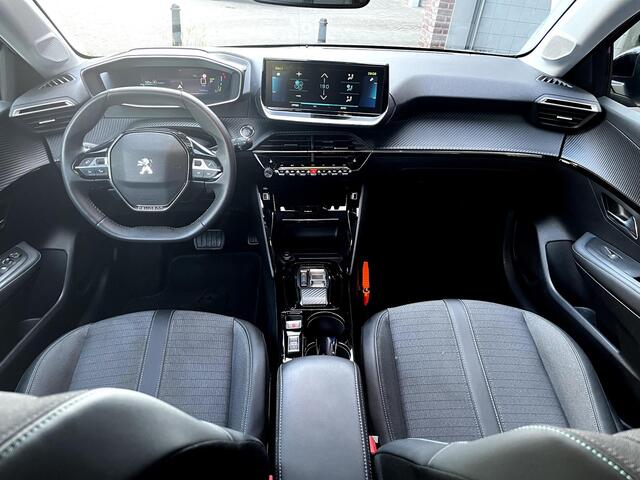 Peugeot e-208 Allure Pack EV 3-FASEN 50kWh 136pk | ADAPTIVE CRUISE | KEYLESS ENTRY | STOELVERW. | CAMERA | 3D i-COCKPIT® | NAVI | CLIMA | ALL-SEASONBANDEN