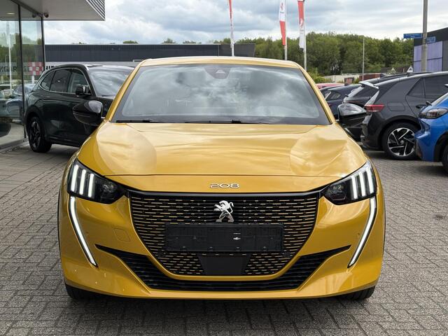 Peugeot e-208 EV GT 50 kWh | 99,3% SOH | 7800 KM | Stoelverwarming | Adaptive Cruise | Dodehoeksensoren | LM Winterset