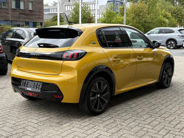 Peugeot e-208 EV GT 50 kWh | 99,3% SOH | 7800 KM | Stoelverwarming | Adaptive Cruise | Dodehoeksensoren | LM Winterset