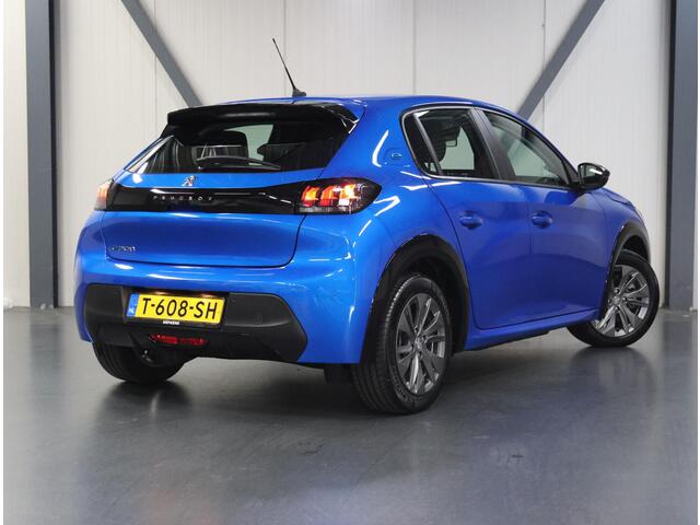 Peugeot e-208 Active Pack 50kWh 136PK | 1ste eigenaar | AppleCarplay/AndroidAuto | Parkeersensoren | Stoelverwarming | Keyless | Navigatie | 16"LMV | AUTOMAAT | Climate Control | Cruise Control | DAB Radio |