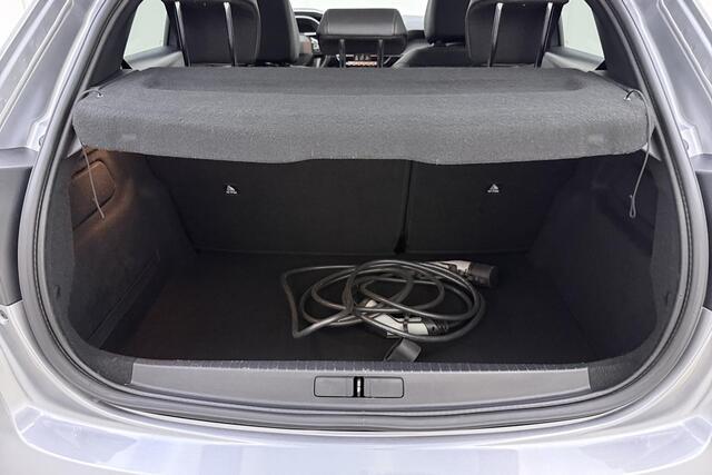 Peugeot e-208 EV Allure 50 kWh SOH: 85% | Navigatie | Climate control | Weinig kiloemeters | Camera | Lichtmetalen velgen | Keyless | Extra getint glas