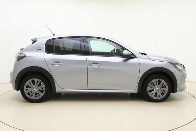 Peugeot e-208 EV Allure 50 kWh SOH: 85% | Navigatie | Climate control | Weinig kiloemeters | Camera | Lichtmetalen velgen | Keyless | Extra getint glas