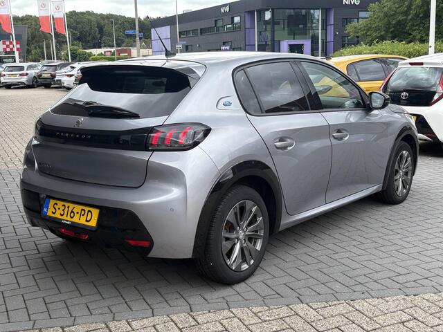 Peugeot e-208 EV Allure Pack 50 kWh | 98,7% SOH! | Achteruitrijcamera | Cruise Control | Navigatie | LM Velgen |