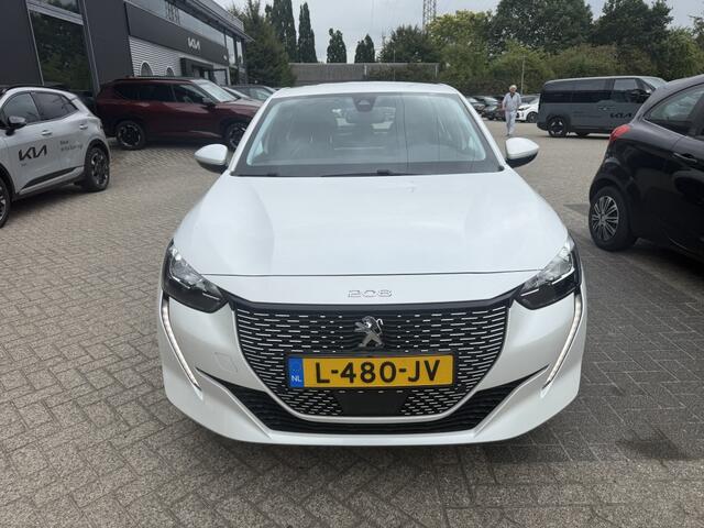 Peugeot e-208 Allure 136pk - 50 kWh - SOH 90,7 % *EXCL. BTW*