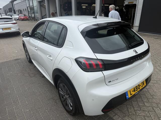 Peugeot e-208 Allure 136pk - 50 kWh - SOH 90,7 % *EXCL. BTW*