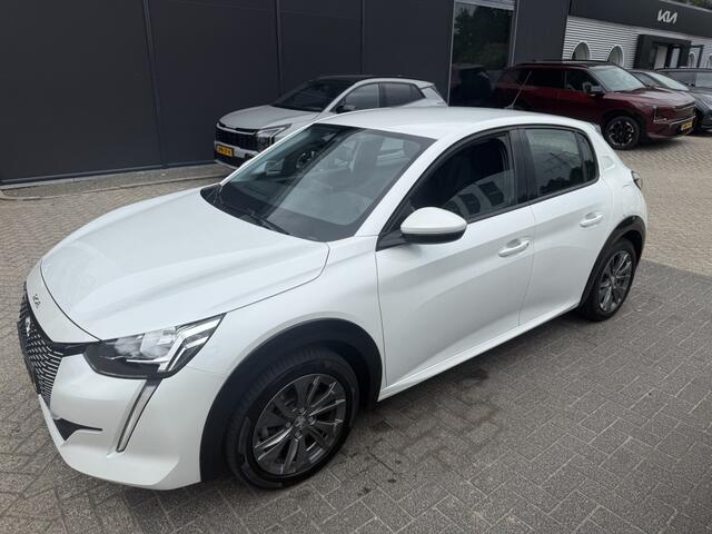 Peugeot e-208 Allure 136pk - 50 kWh - SOH 90,7 % *EXCL. BTW*