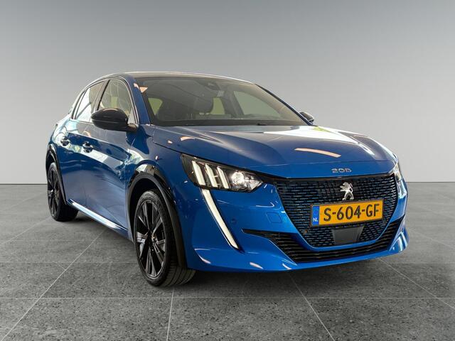 Peugeot e-208 GT Pack EV 3-FASEN 50kWh 136pk | ALCANTARA | TWO-TONE | STOELVERW. | NAVI | CAMERA | 17" LM-VELGEN | APPLE CARPLAY / ANDROID AUTO | STOELMASSAGE | ADAPTIVE CRUISE |