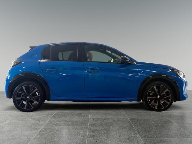 Peugeot e-208 GT Pack EV 3-FASEN 50kWh 136pk | ALCANTARA | TWO-TONE | STOELVERW. | NAVI | CAMERA | 17" LM-VELGEN | APPLE CARPLAY / ANDROID AUTO | STOELMASSAGE | ADAPTIVE CRUISE |