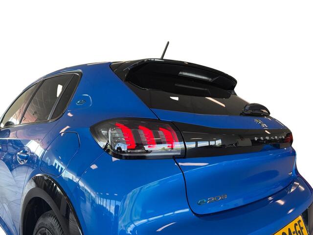 Peugeot e-208 GT Pack EV 3-FASEN 50kWh 136pk | ALCANTARA | TWO-TONE | STOELVERW. | NAVI | CAMERA | 17" LM-VELGEN | APPLE CARPLAY / ANDROID AUTO | STOELMASSAGE | ADAPTIVE CRUISE |