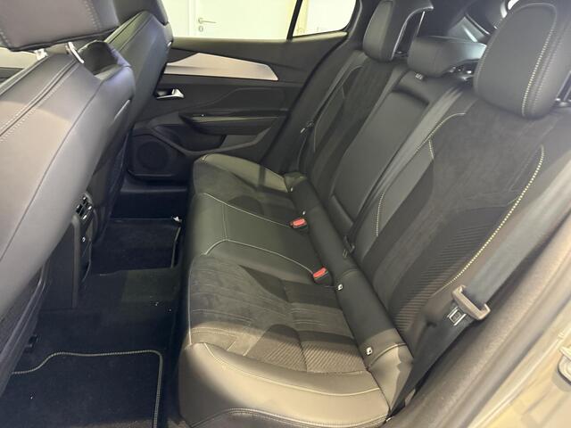 Peugeot e-408 GT Avantage 58 kWh FULL OPTIONS | MASSAGE | STUURVERWARMING EN STOELVERWARMING | PANO | ELEKTR. STOELEN | MASSAGE | FOCAL AUDIO