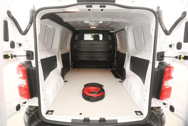 Peugeot e-Expert L2H1 75 kWh | GRATIS E-Step! | EMISSIEVRIJE ZONE | NIEUW! | Elektrisch | Automaat 360Camera Airco Cruise Carplay Navi PDC 3 Persoons
