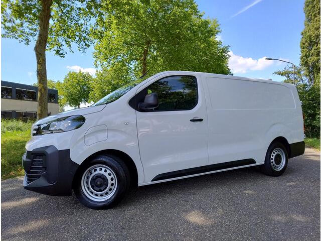 Peugeot e-Expert L3 75 kWh 136pk AUTOMAAT | Multimedia | Apple Carplay | Android Auto | Digital cockpit | Stuurwielbediening | Achteruitrijcamera | Parkeersensoren voor en achter | Dode hoek detectie | Elektrisch inklapbare spiegels | Bank voorpassagiers | Tussenwand comf