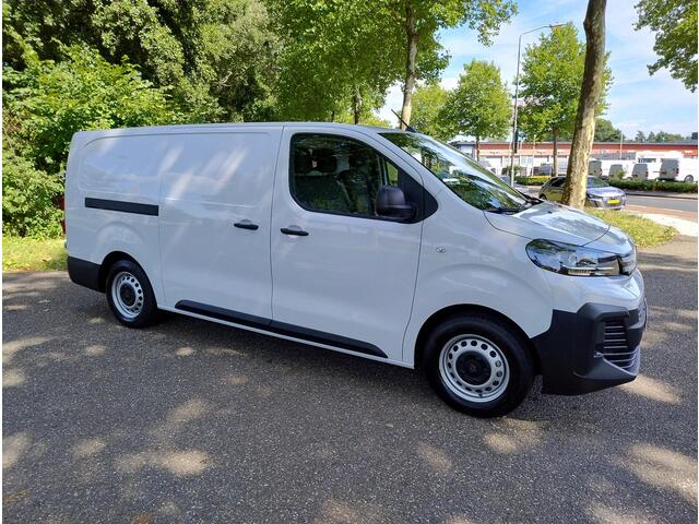 Peugeot e-Expert L3 75 kWh 136pk AUTOMAAT | Multimedia | Apple Carplay | Android Auto | Digital cockpit | Stuurwielbediening | Achteruitrijcamera | Parkeersensoren voor en achter | Dode hoek detectie | Elektrisch inklapbare spiegels | Bank voorpassagiers | Tussenwand comf